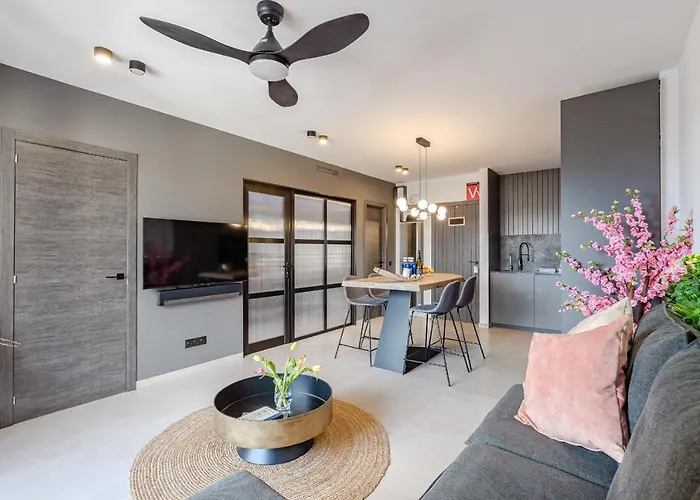 Paraiso Sea Breeze 公寓 阿德耶